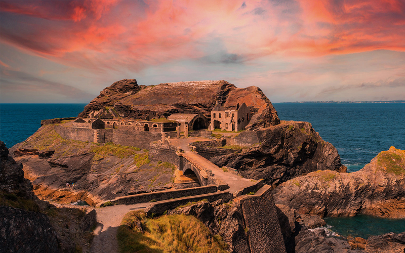 House-on-island-Platform